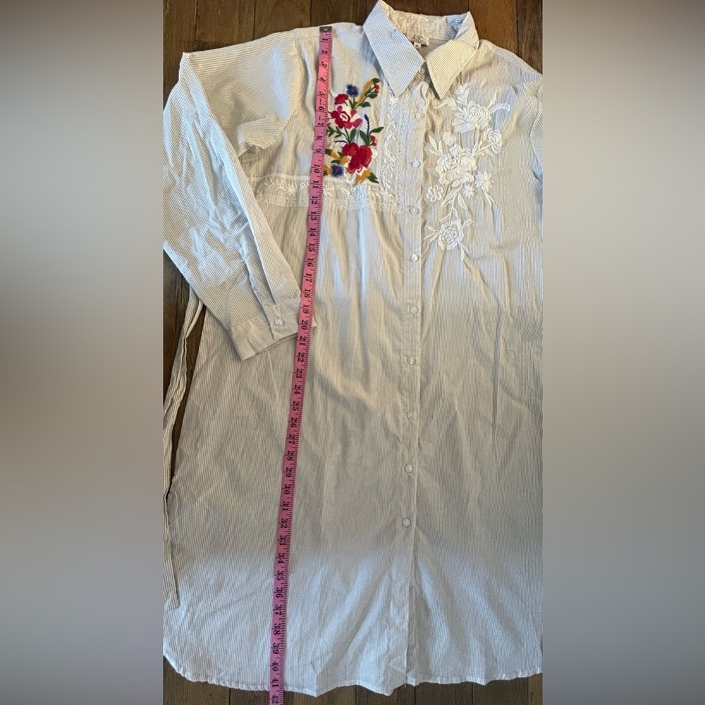 CC Chic Connection White/gray striped Shirt Belted Dress with Floral embroidery - Picture 7 of 13
